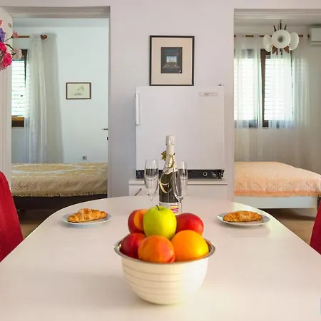 Granic Apartment *