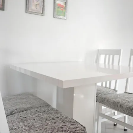 Granic Apartment *
